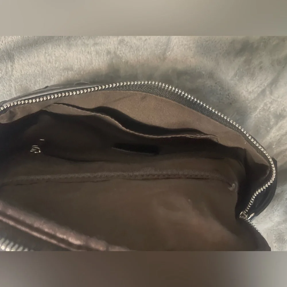 2/$25 🎉 BELT BAG vegan leather with large capacity - Picture 9 of 11